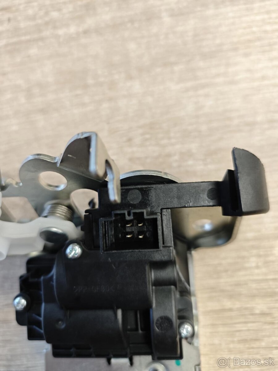 Zámok kufrových dverí ŠKODA - VW - SEAT - 2