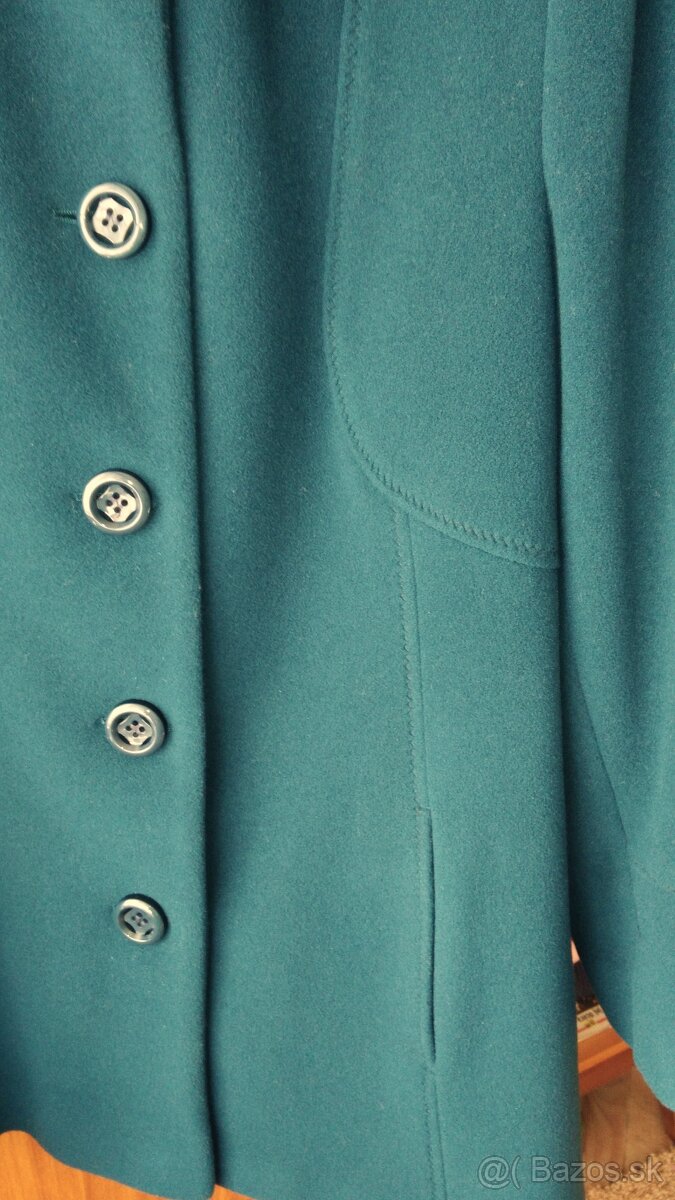 Kabát dámsky, krátky, zimný - predám. - 2