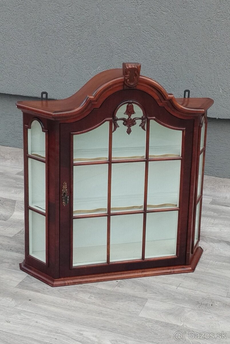 Vitrína nástenná – 73 x 68 x 19 cm. - 2