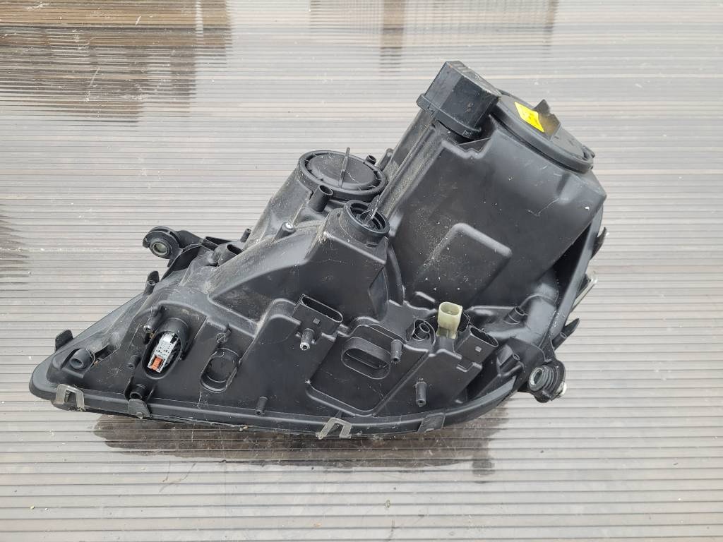 MERCEDES ML W164 PRAVY XENON - 2