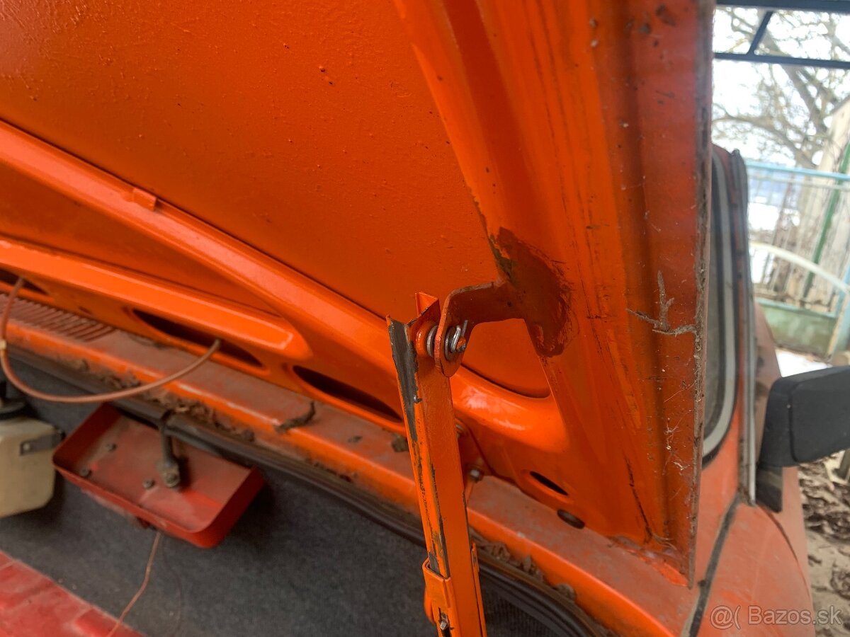 Podpera prednej kapoty škoda 110r - 2