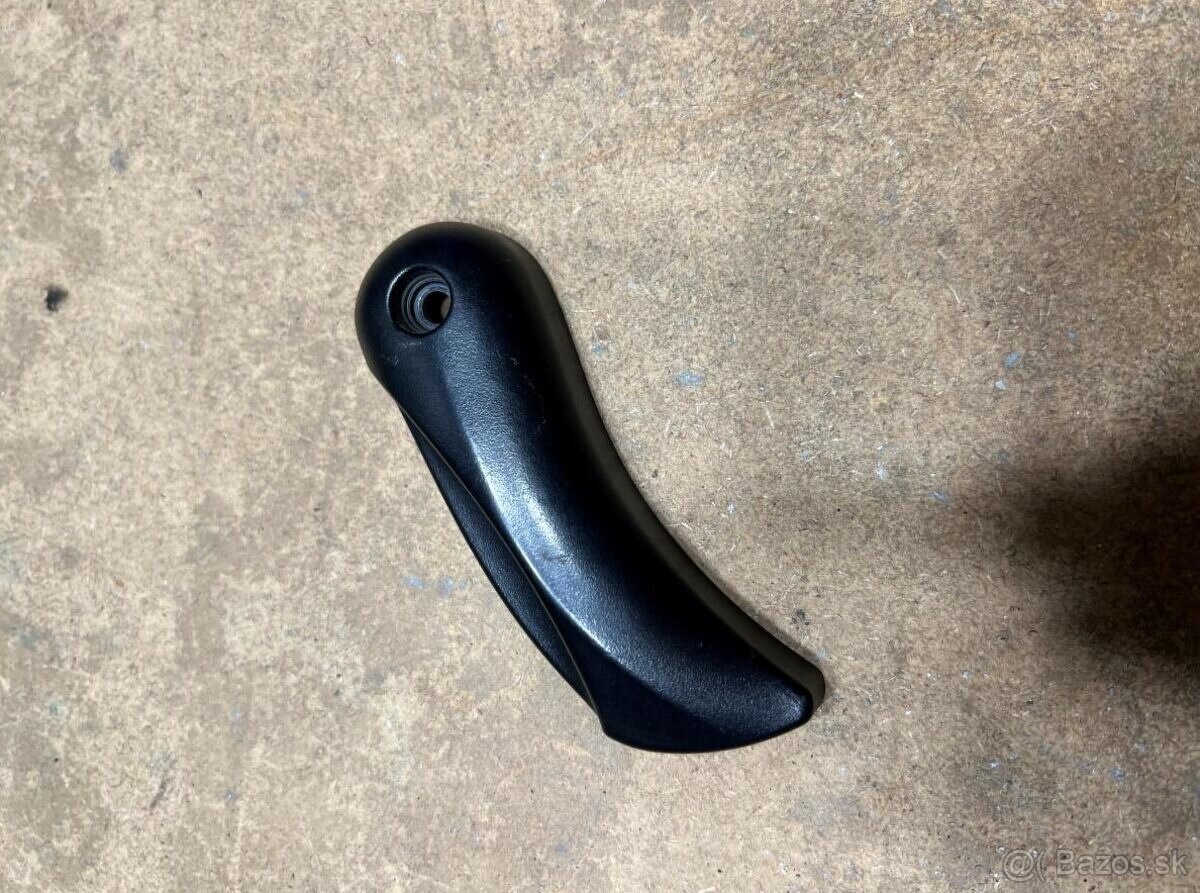 Predám páčku prednej kapoty BMW e60 e61 pred fl z UK auta.. - 2