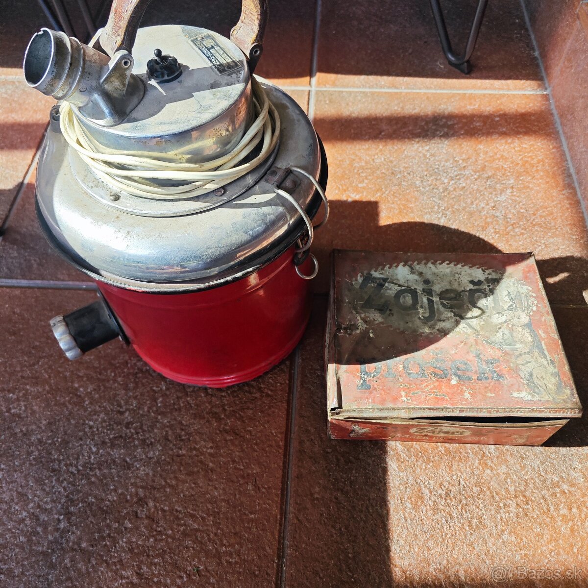 predám retro vysávač - 2