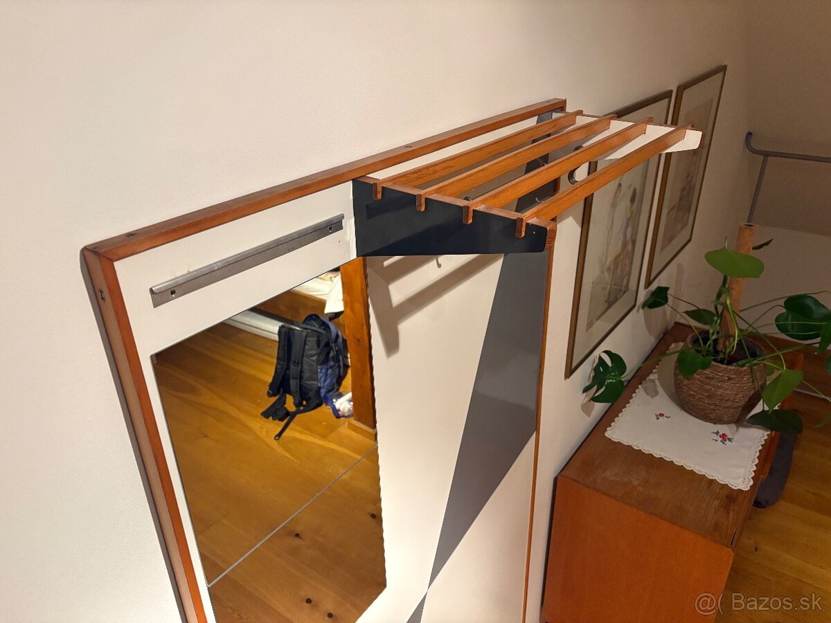 Vešiaková stena retro CS - 2