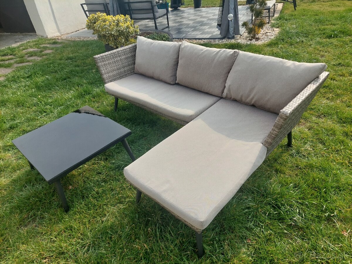 Záhradné sedenie so stolíkom - 2