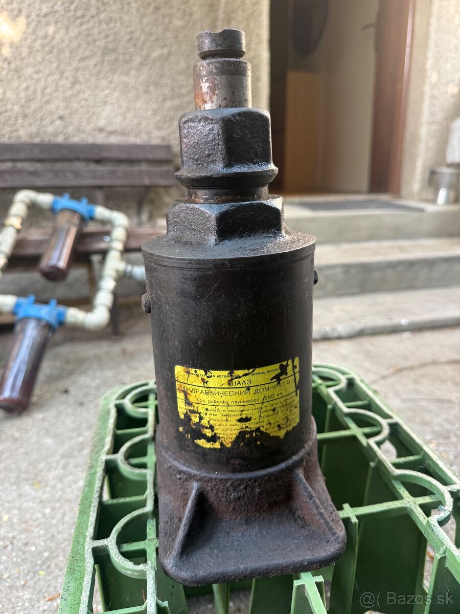 Hydraulicky zdvihak - 2