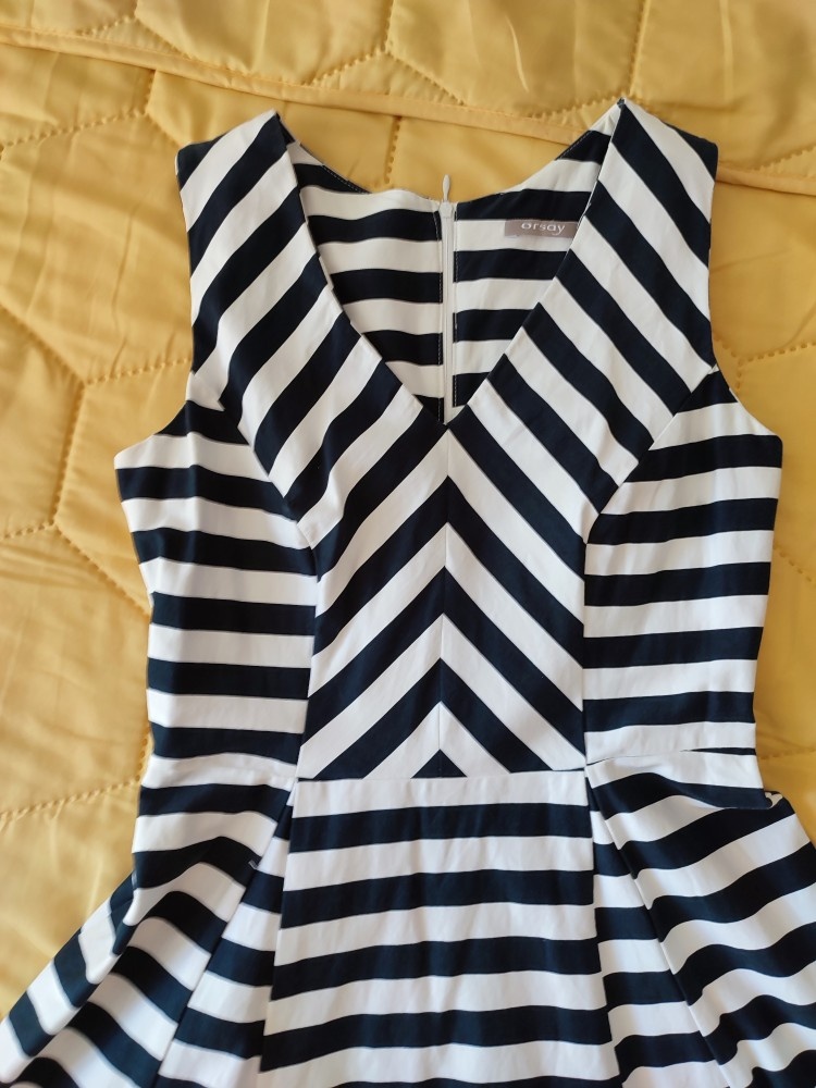 Elastické šaty s áčkovou sukňou Orsay v. 36 - 2