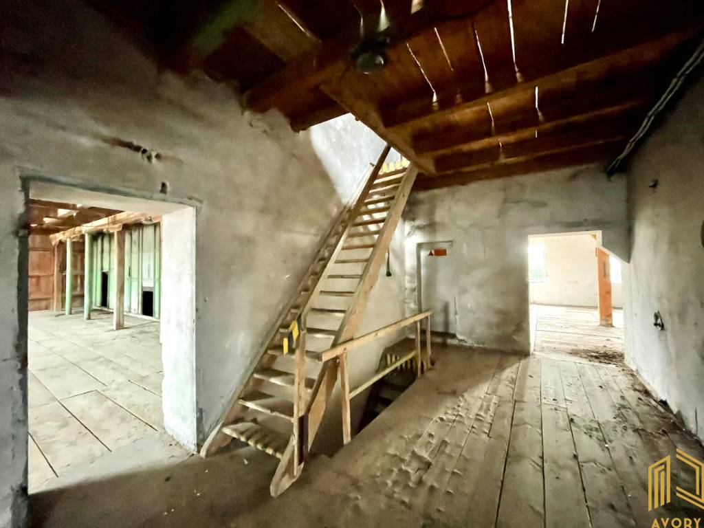 NA PREDAJ 4 - PODLAŽNÁ BUDOVA, POZEMOK 1515m2, GBELY - 2