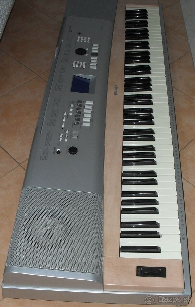 Digitální piano Yamaha Portable Grand DGX 620 - 2