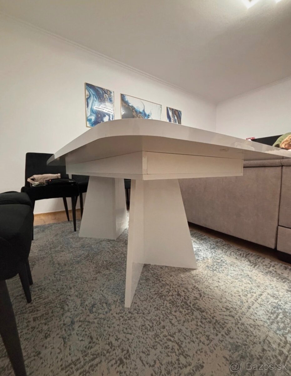 Jedálenský stôl - 2