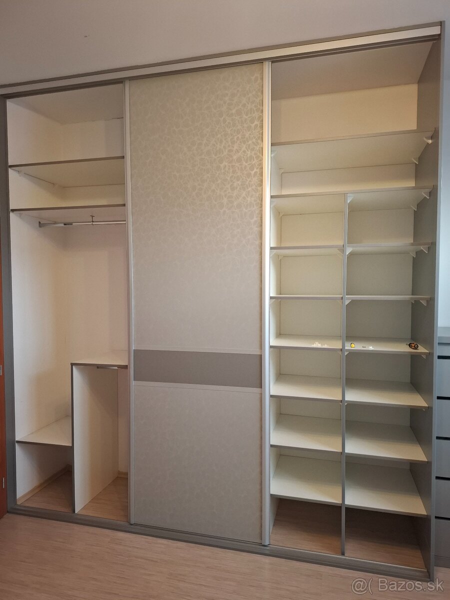 Vstavaná skriňa - 2