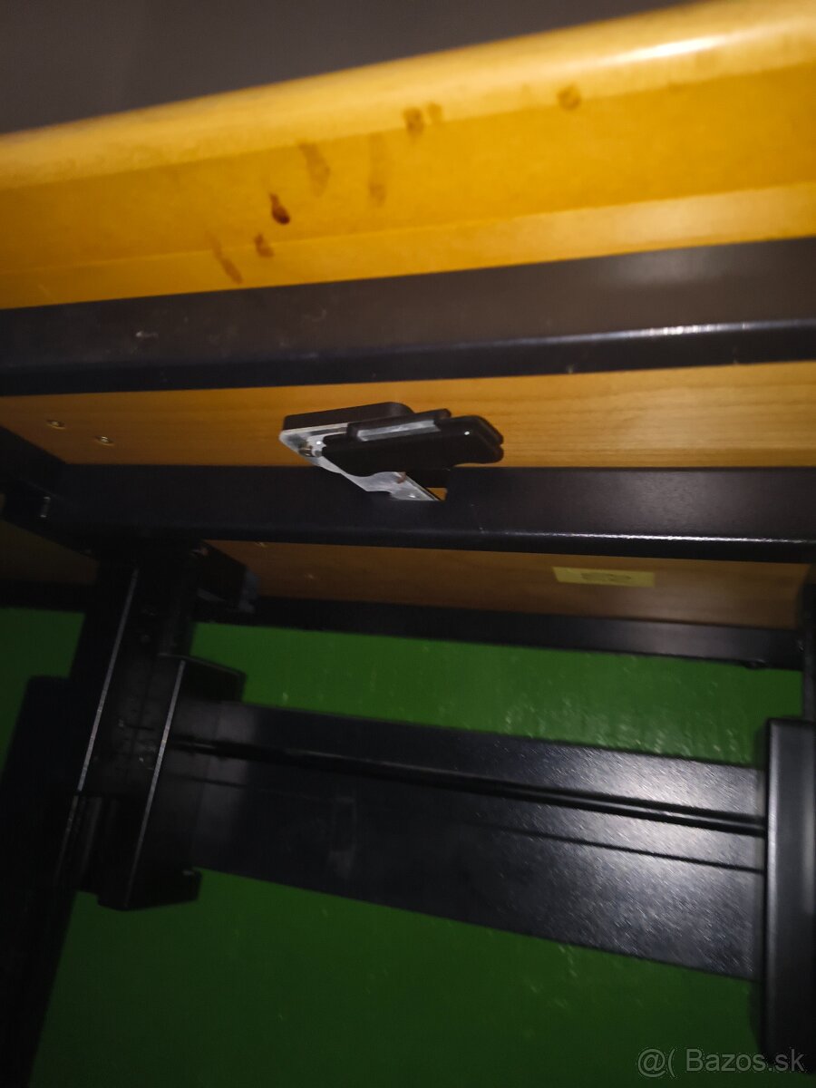 Kancelársky stôl - 2