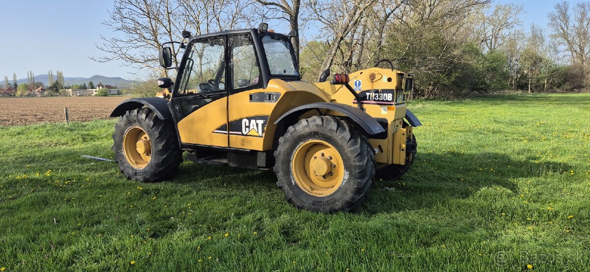 Teleskopický nakladač - 2