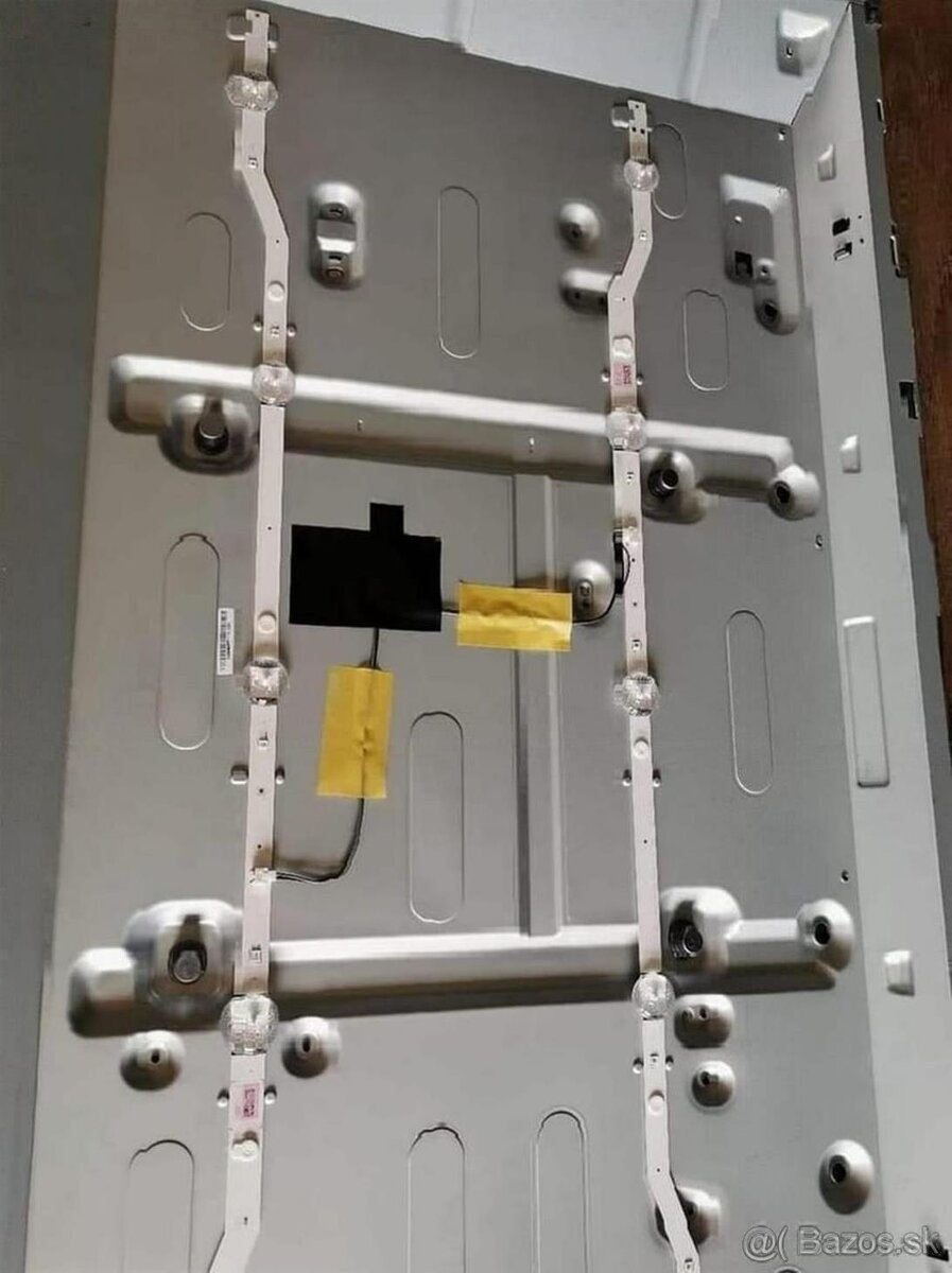 Samsung UE32j4000AW diely - 2