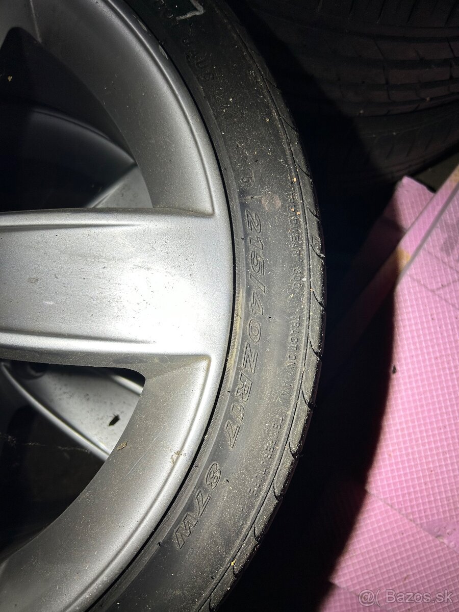 Predám 215/40 R17 - 2