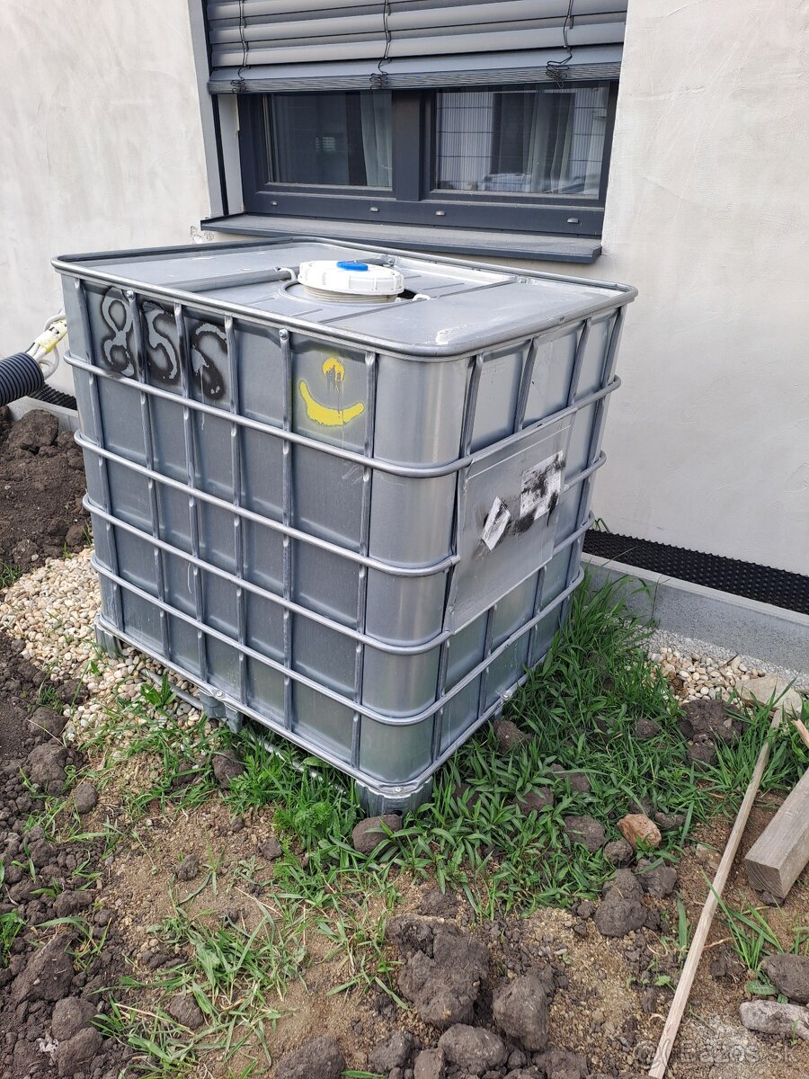 Predám IBC nádrž 1000l - 2