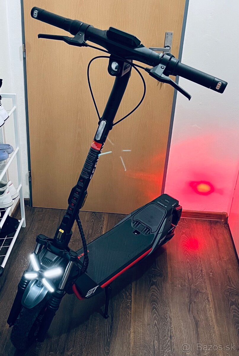 Segway eKickScooter ZT3 Pro E - 2