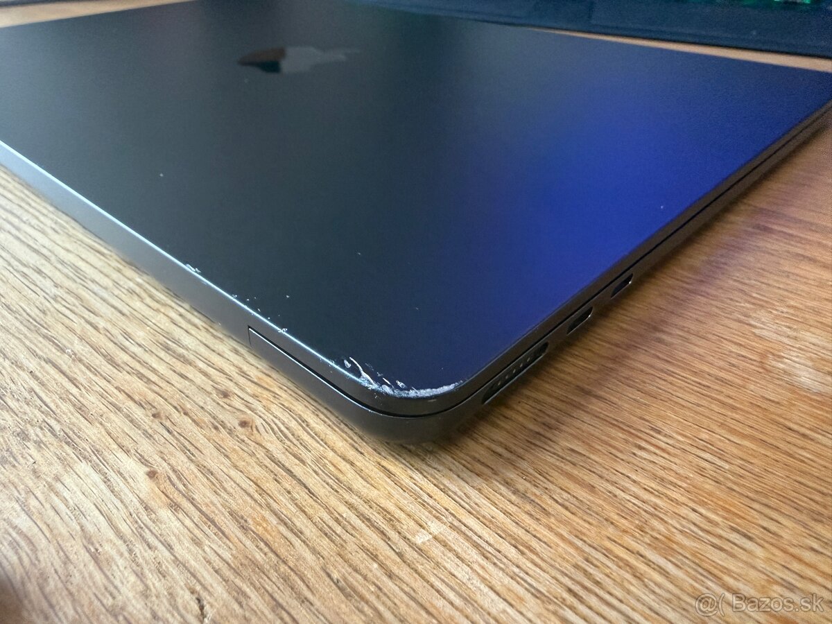 MacBook Air m2 8/256 SK - 2