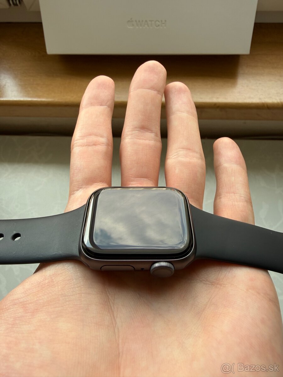 Apple Watch Series 5, 40mm, SUPER stav - 2