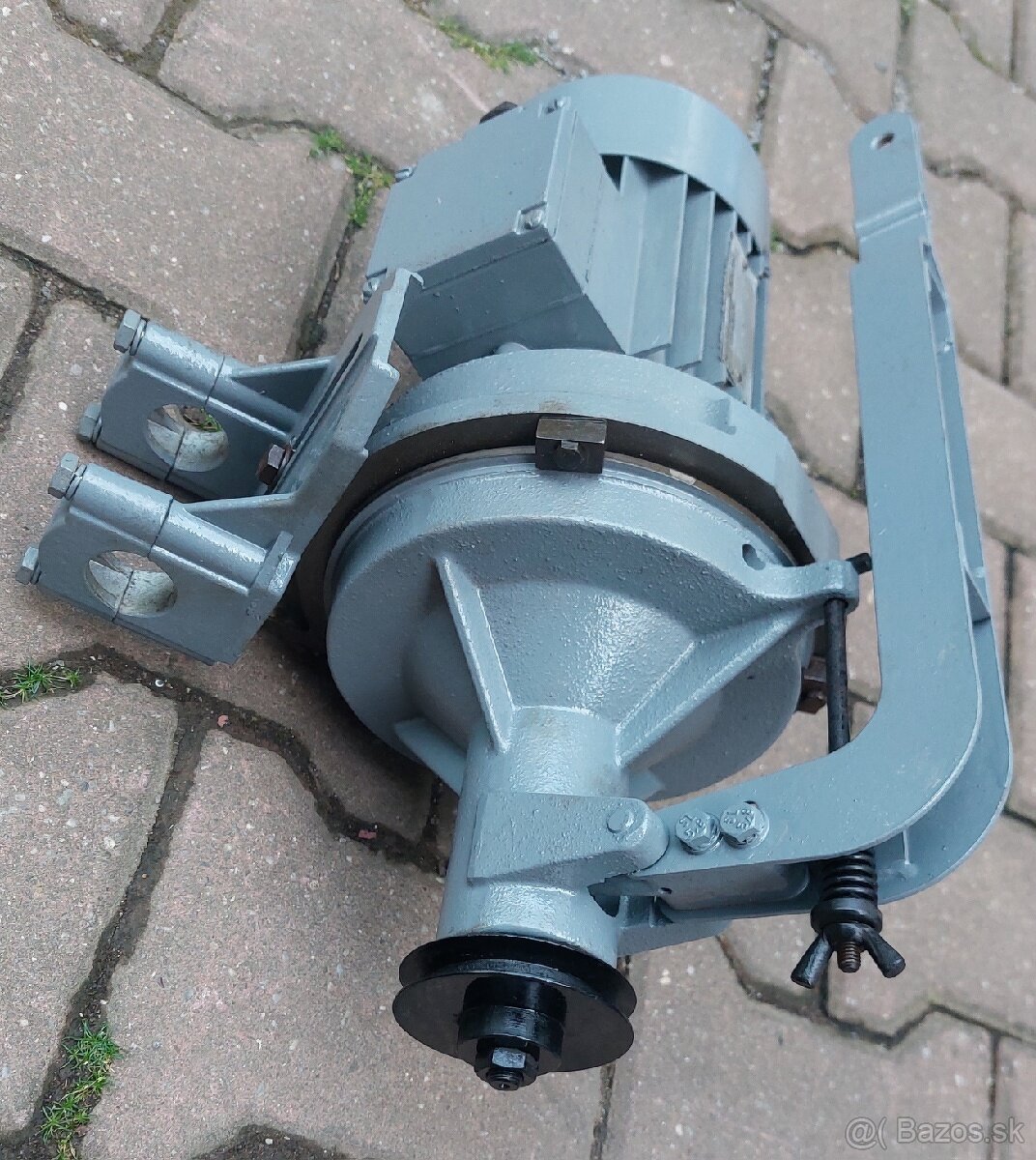 Motor zo spojkou - 2