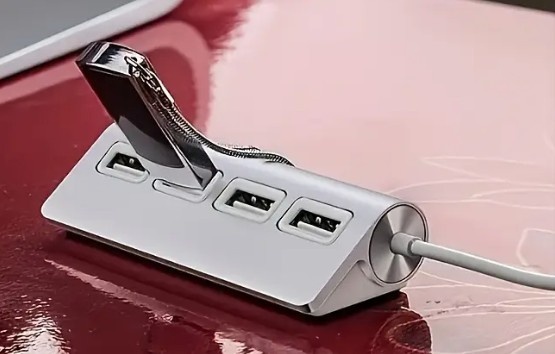 4-portový vysokorýchlostný hliníkový USB 3.0 rozbočovač - 2