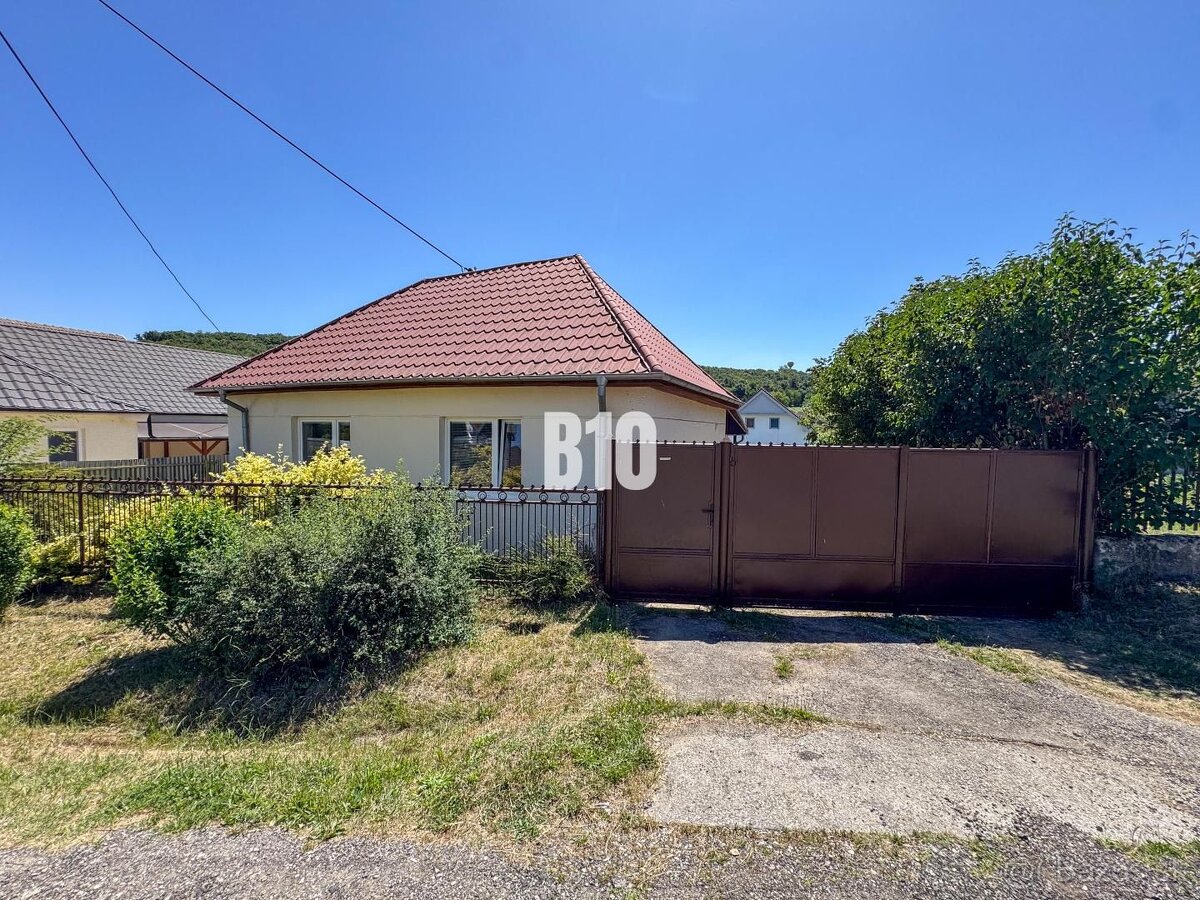 REZERVOVANÉ Čiastočne zrekonštruovaný 4 izbový rodinný dom - - 2