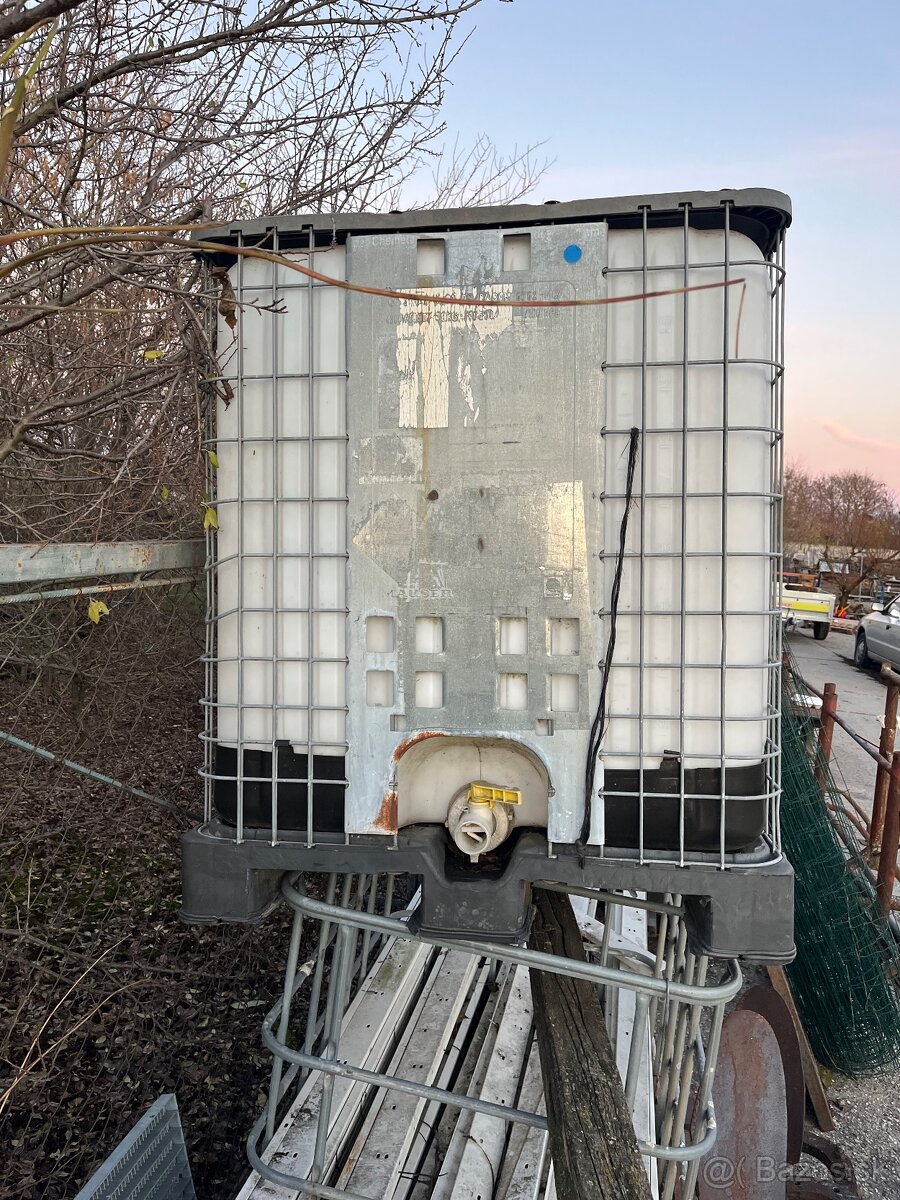 1000 litrová nádrž na vodu - 2