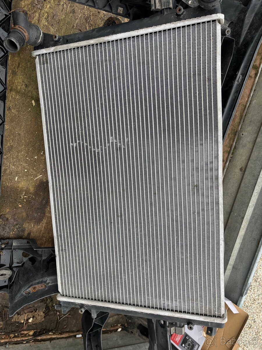 Chladič vody passat b6 3.2 v6 - 2