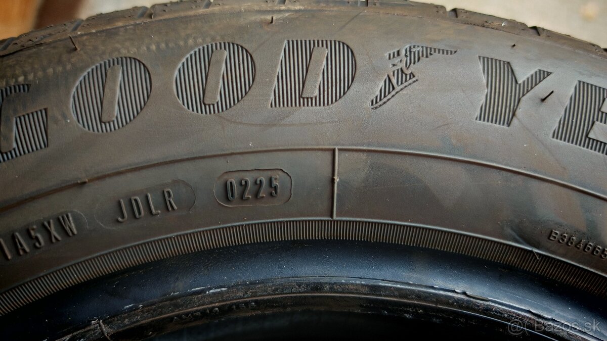 Nove pneu Goodyear EfficientGrip Performance 205/60 R16 92H - 2