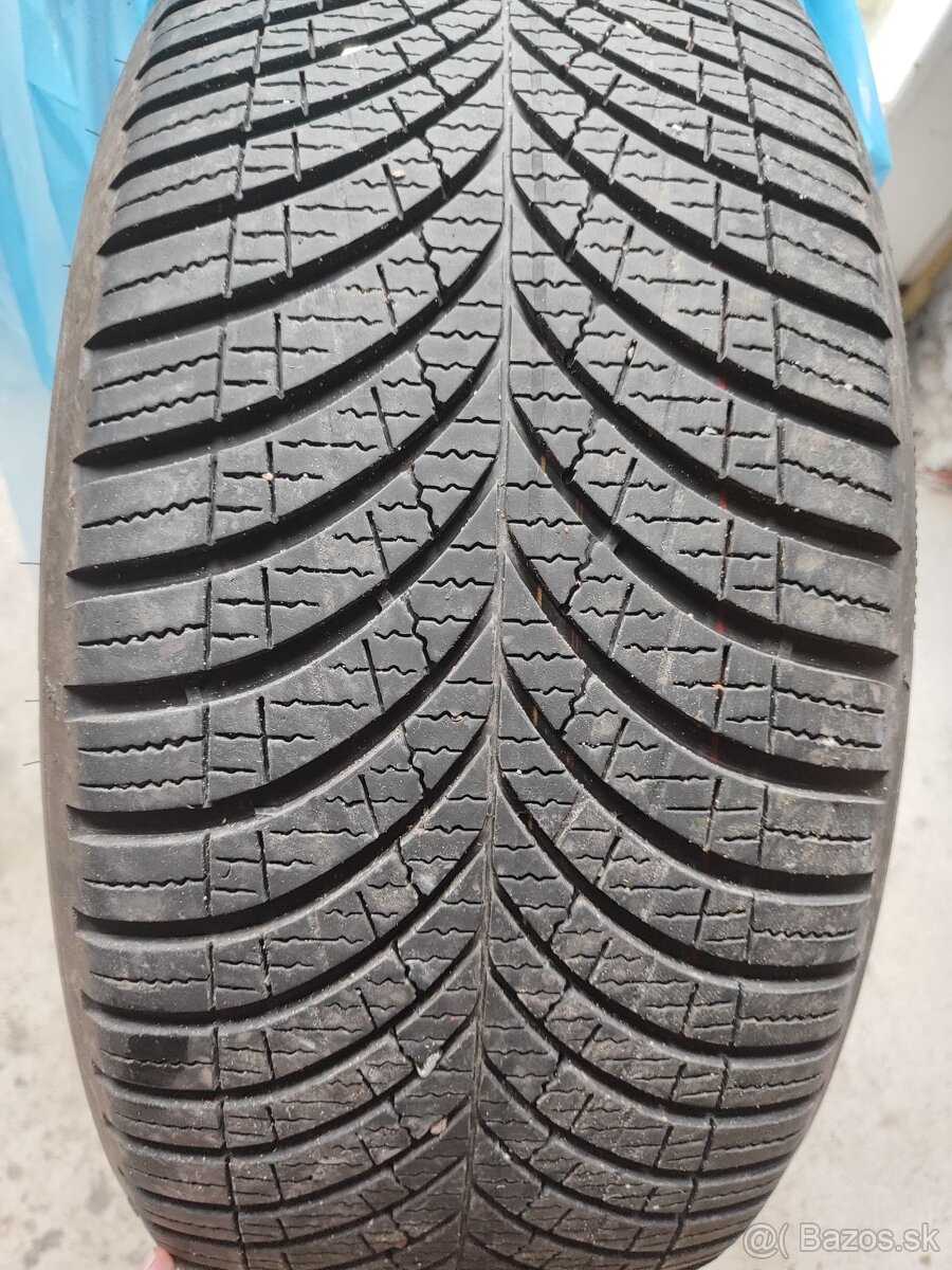 Goodyear Vector 4Seasons 245/45 R19 102 - 2