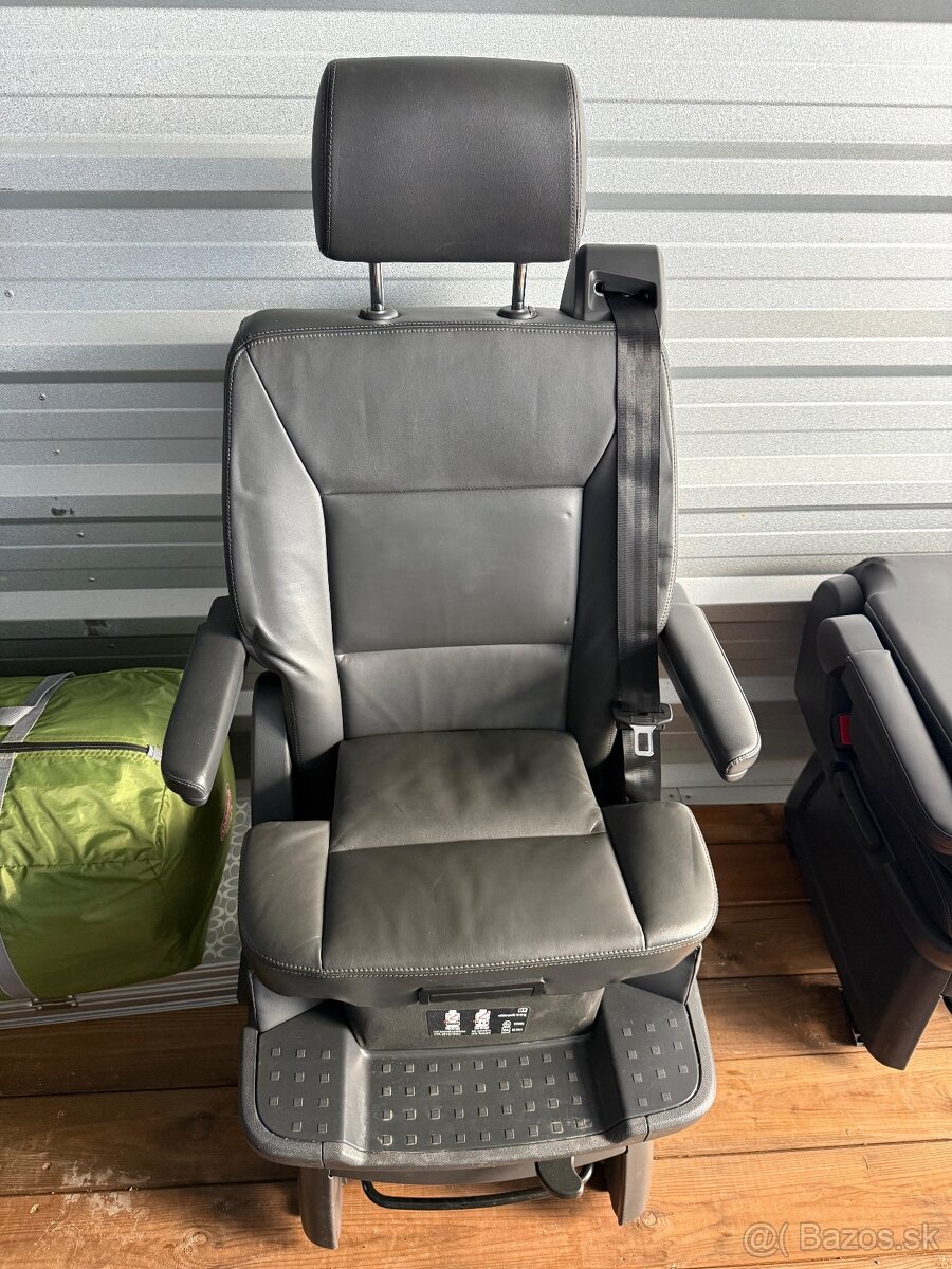 VW Multivan sedadlo s integrovanou dětskou sedačkou - 2