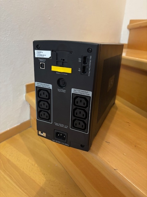 APC Back-UPS 950VA (950 VA, 480 W) - nový akumulátor - 2