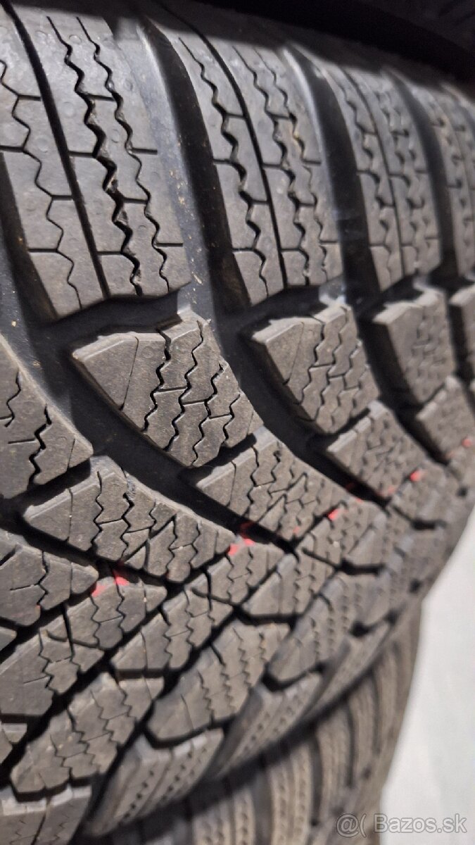 Zimne 215/60r16 Bridgestone+plechove disky - 2