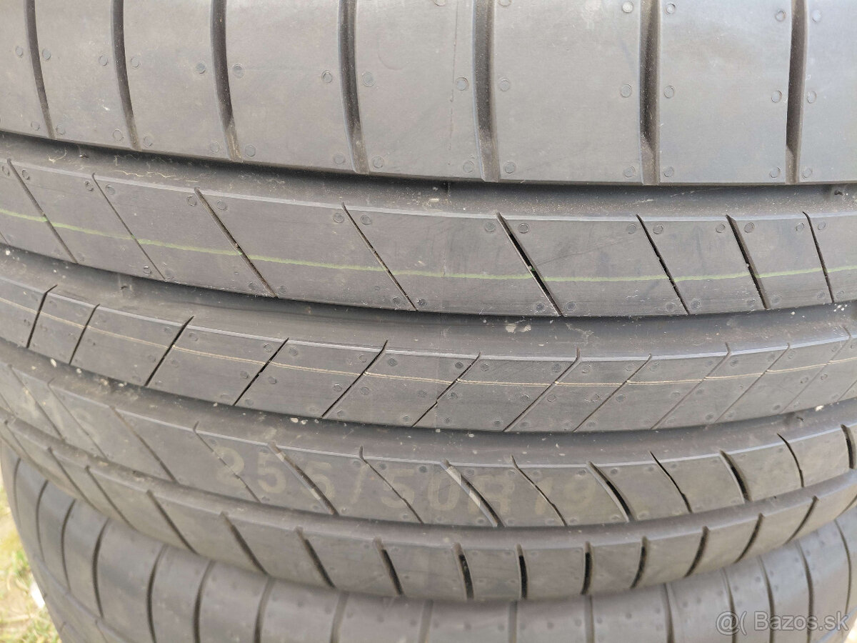 2x nove letne Kumho 255/50R19 - 2