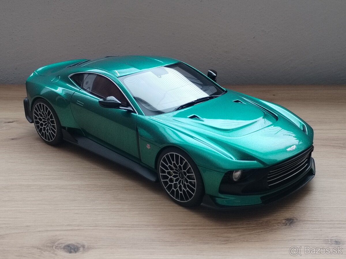 Aston Martin Valour 1:18 - 2