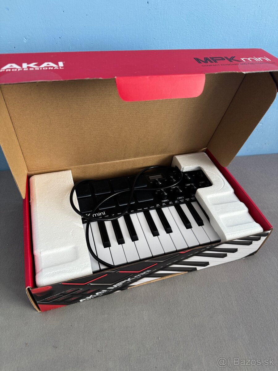 Akai MPK mini MK3 MIDI keyboard Red - 2