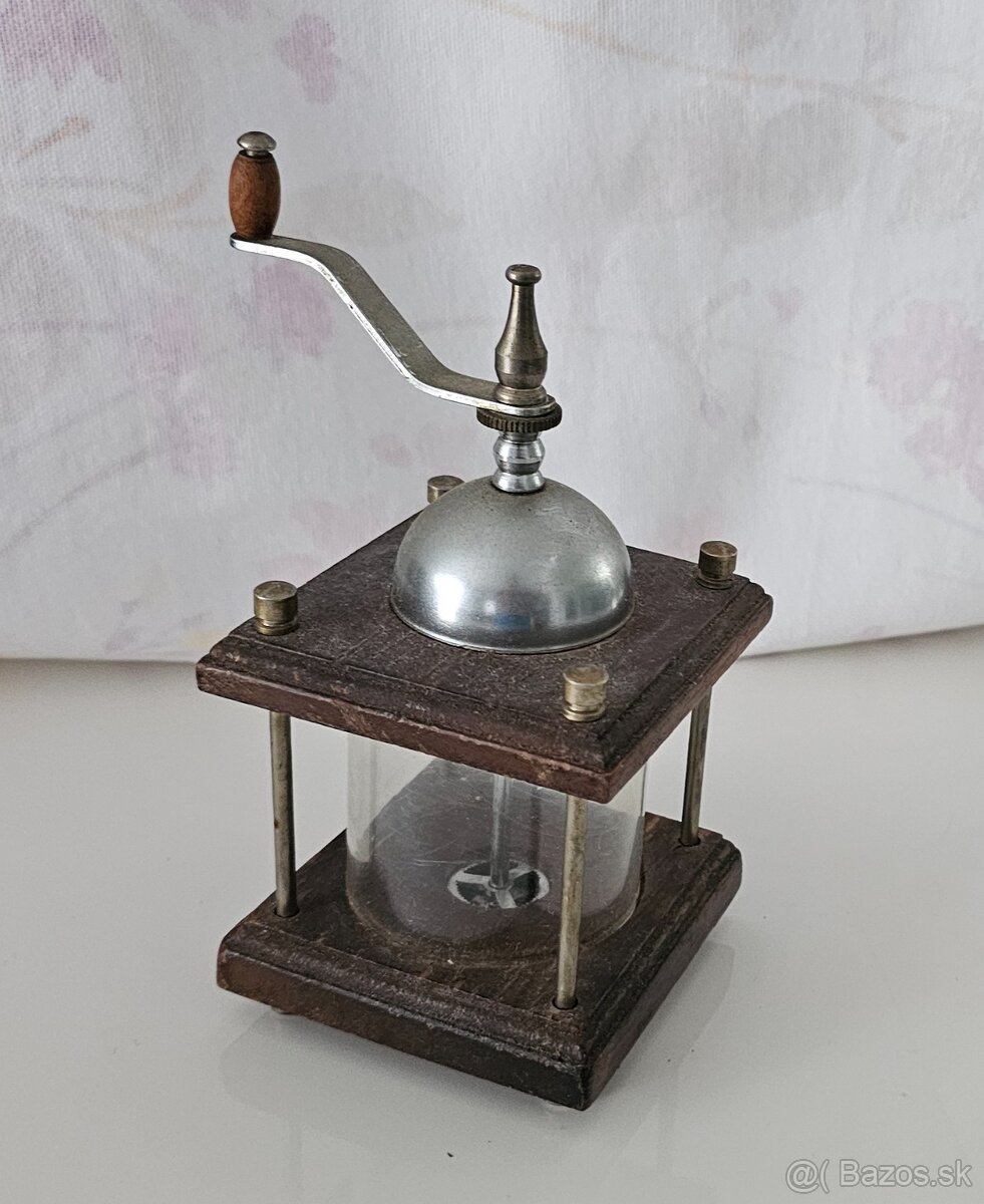 Starozitny mlyncek na kavu - 2