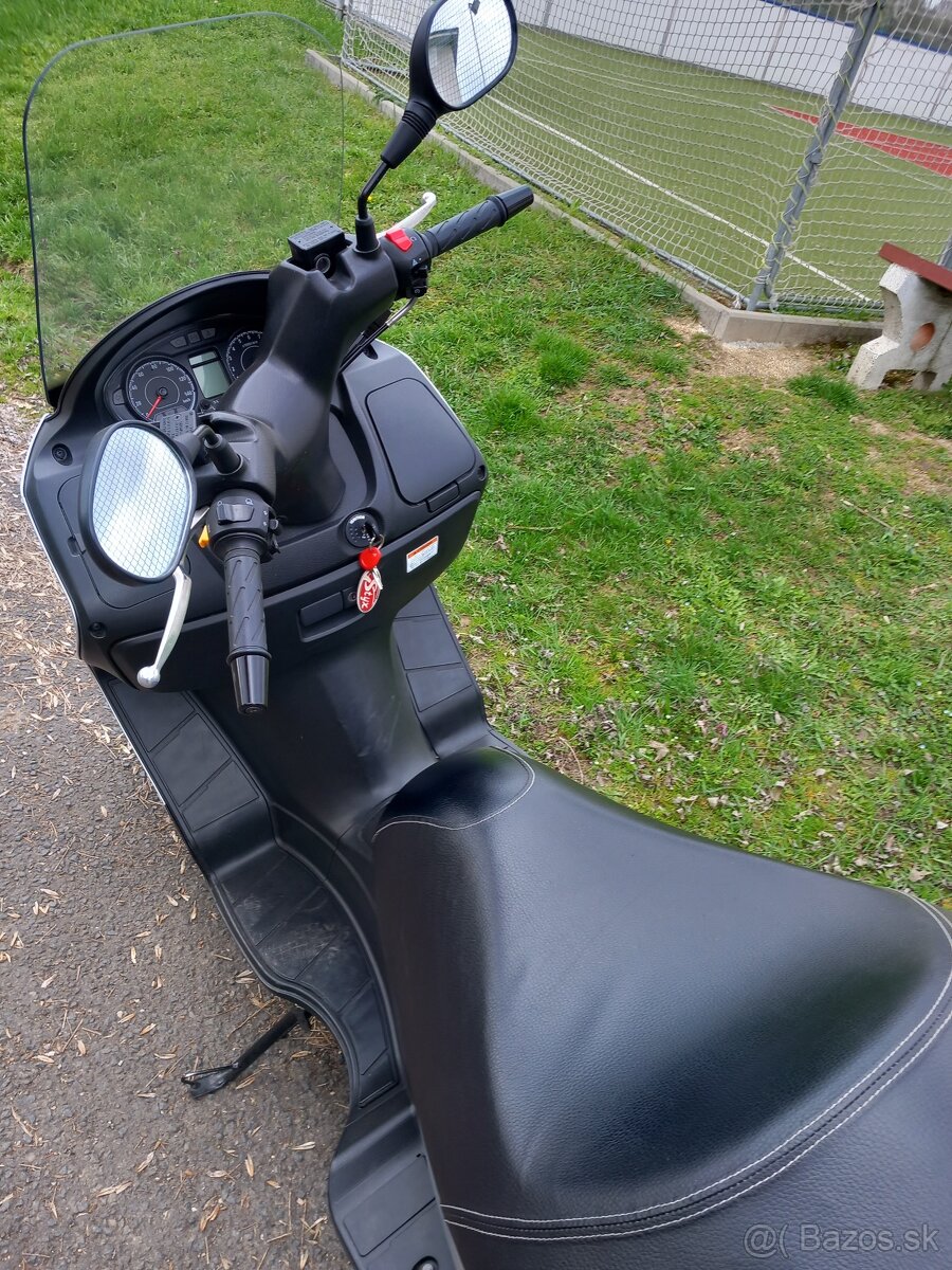 Predám Suzuki Burgman 125 - 2