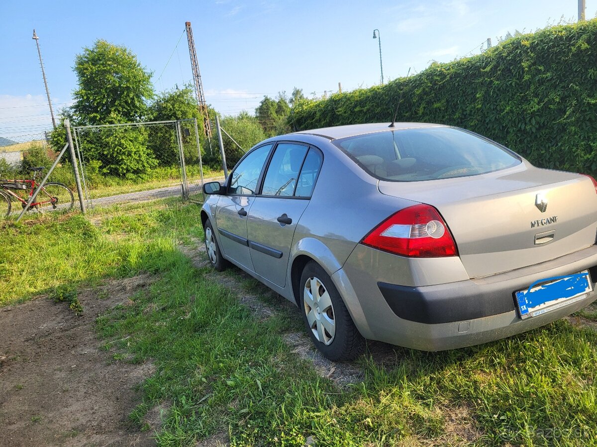 Reanult Megane 1,4 benzín sedan - 2