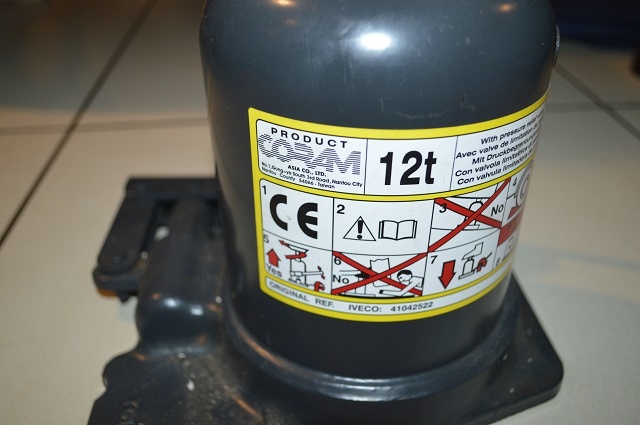 predam kvalitny original 12-t zdvihak IVECO - 2