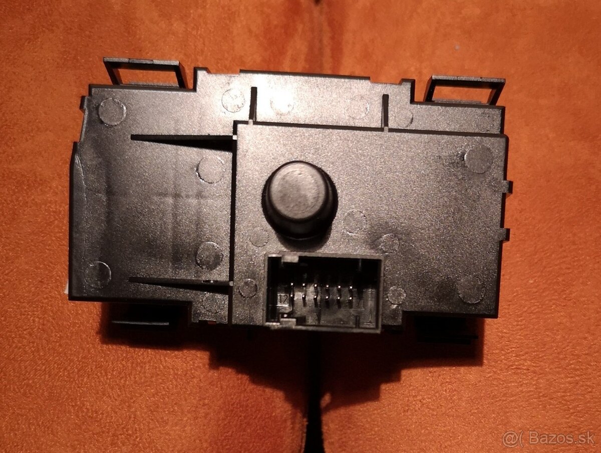 Spínač / vypínač hlavných svetiel E84, E87, E90 - 2