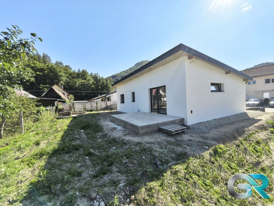 REZERVOVANÉ Novostavba Rodinného domu v obci Košecké Podhra - 2