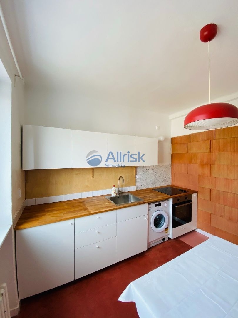 Zariadený 3-izbový byt s balkónom do prenájmu na P.Pázmáňa - 2