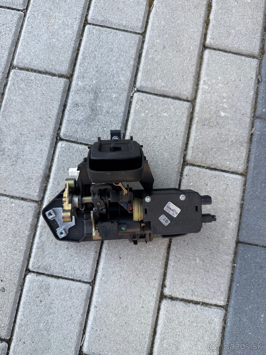 Vonkajsie tlacitko kufra w211 - 2