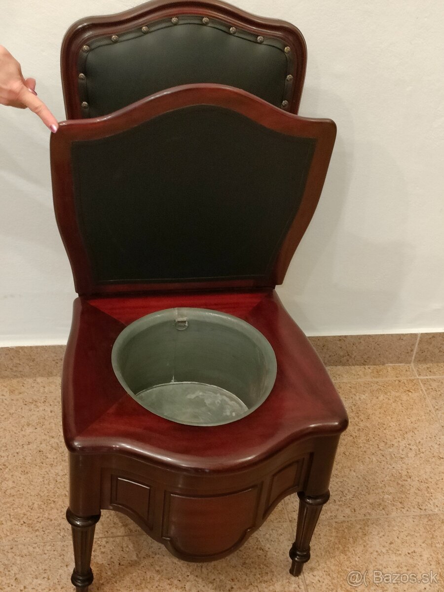 PREDÁM STOLIČKU Z KAŠTIEĽA - 2