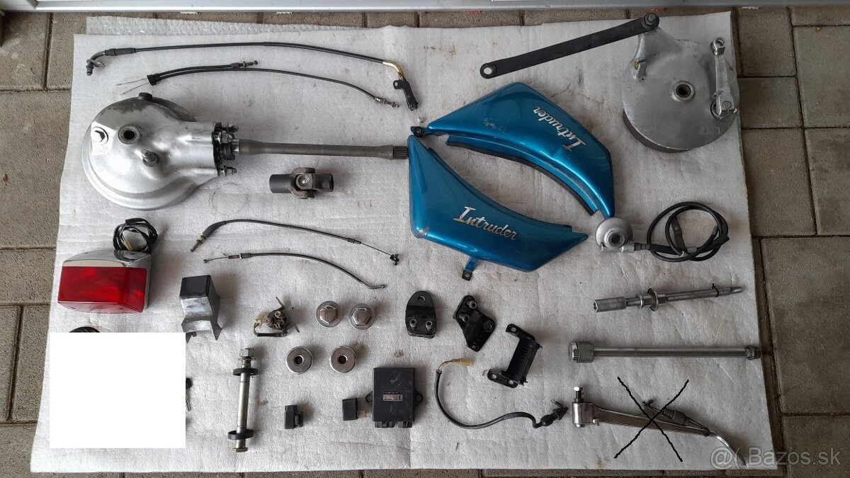 SUZUKI VS INTRUDER - 2