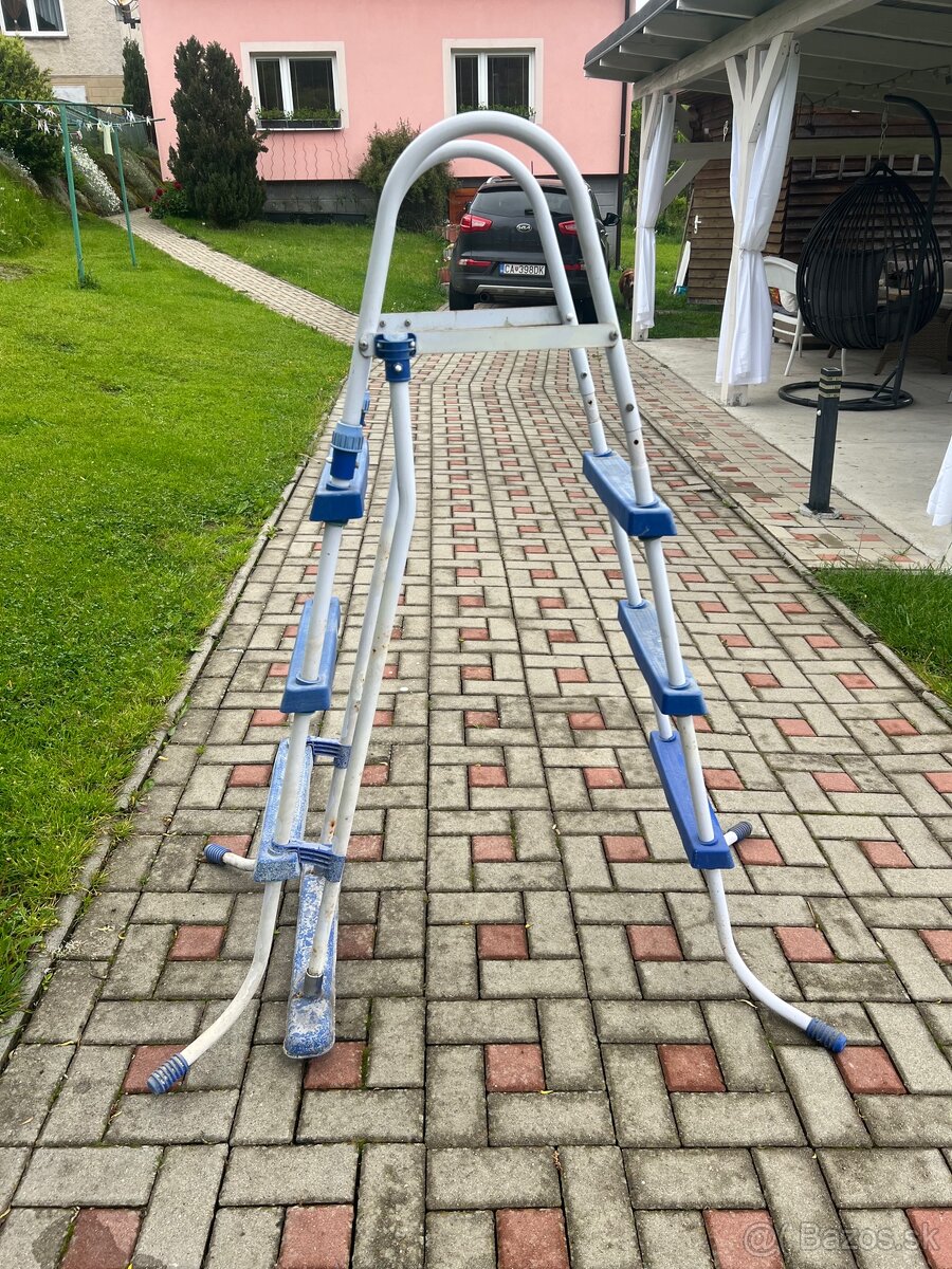 Schody k bazénu - 2