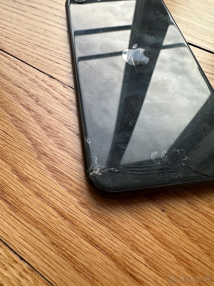 Apple iPhone SE 64GB - 2