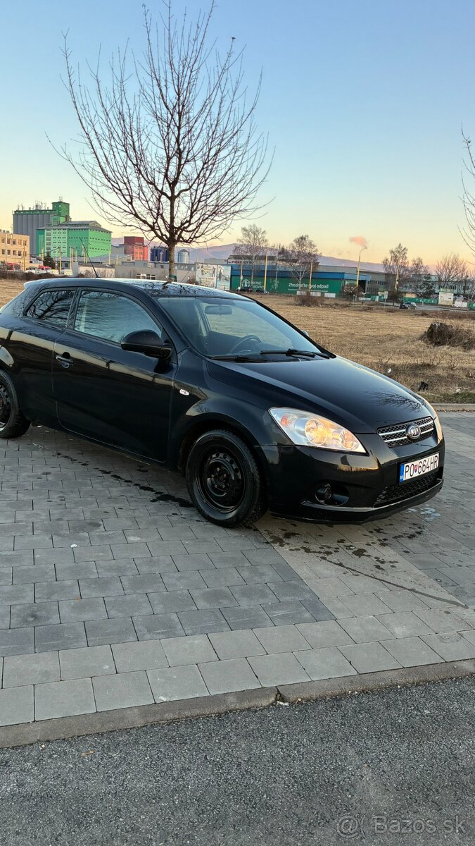 KIA ProCeed 2009 77kw Čierna metalíza - 2