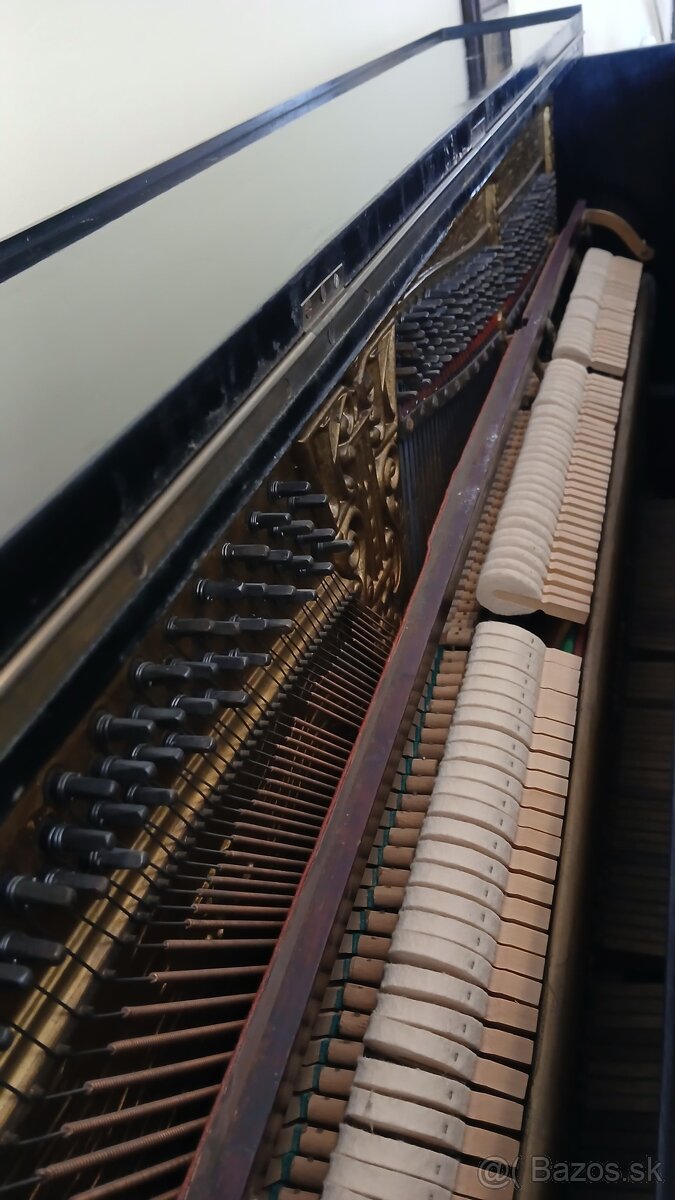 Predám starožitné klavir Koch & Korselt - 2